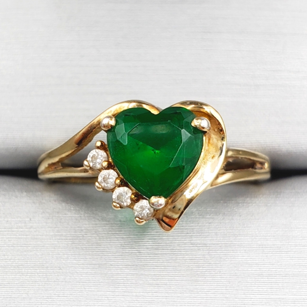14k Yellow Gold plated Emerald Heart & Diamond 925 sterling silver Ring - Picture 1 of 7